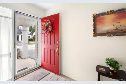 16 Huntington Court, Ridge, NY 11961 - Photo 4