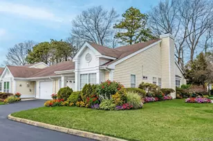 16 Huntington Ct, Ridge, NY 11961 - Photo 2