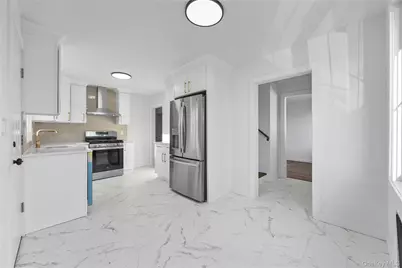 119 E Pennywood Avenue, Roosevelt, NY 11575 - Photo 6