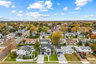 48 Martin Ln, Westbury, NY 11590 - Photo 28