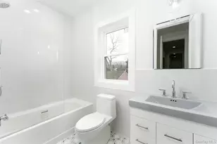 40 Waters Edge Rd, Southampton, NY 11968 - Photo 16