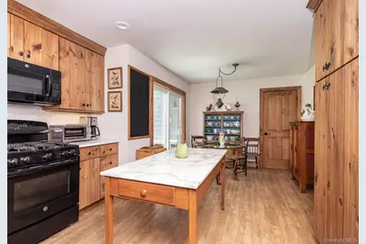 61 Huckleberry Lane, East Hampton, NY 11937 - Photo 10