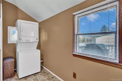 357 Deauville Boulevard, Copiague, NY 11726 - Photo 24