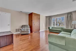 357 Deauville Blvd, Copiague, NY 11726 - Photo 8