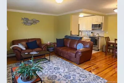 6 Windermere Place #10, Rockville Centre, NY 11570 - Photo 2