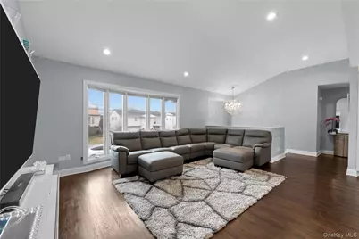 2812 Covered Bridge Road, Merrick, NY 11566 - Photo 6