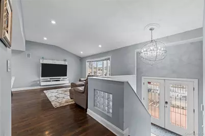 2812 Covered Bridge Road, Merrick, NY 11566 - Photo 4