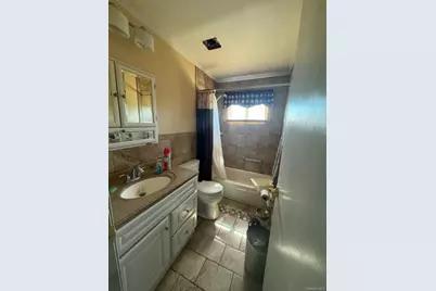 320 40th Street, Copiague, NY 11726 - Photo 4