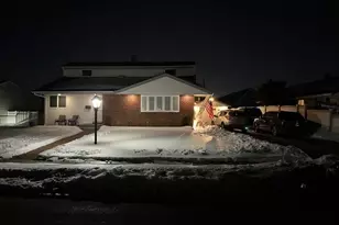 22 Randal Dr, Bethpage, NY 11714 - Photo 2