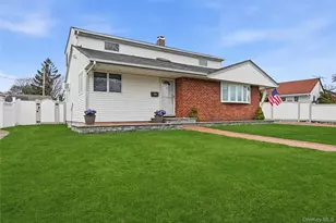 22 Randal Dr, Bethpage, NY 11714 - Photo 4