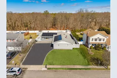 242 Singingwood Drive, Holbrook, NY 11741 - Photo 2