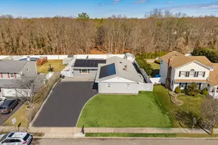 242 Singingwood Dr, Holbrook, NY 11741 - Photo 2