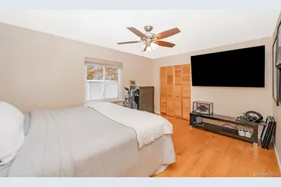 242 Singingwood Drive, Holbrook, NY 11741 - Photo 16