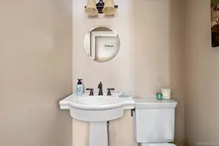 3585 Amherst Dr, Wantagh, NY 11793 - Photo 12