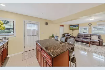 8 Bent Lane, Levittown, NY 11756 - Photo 6