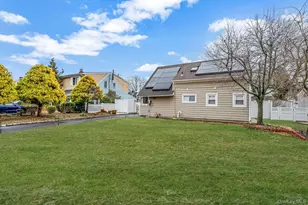 8 Bent Ln, Levittown, NY 11756 - Photo 2