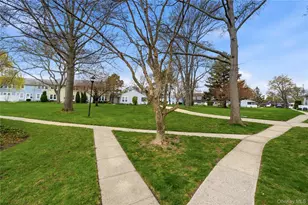 95 Whalers Cove, Babylon, NY 11702 - Photo 38
