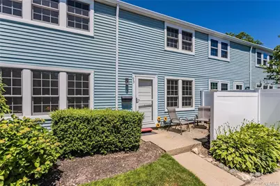 95 Whalers Cove, Babylon, NY 11702 - Photo 2