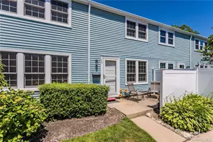 95 Whalers Cove, Babylon, NY 11702 - Photo 2