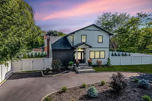 2 Polo St, Dix Hills, NY 11746 - Photo 4