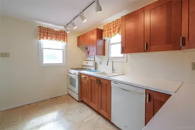 [Address not provided], Valley Stream, NY 11581 - Photo 12