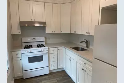 9 N Maryland Avenue, Port Washington, NY 11050 - Photo 2