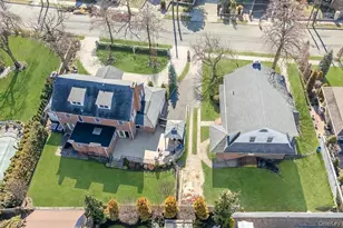 27 Center Dr, Whitestone, NY 11357 - Photo 2