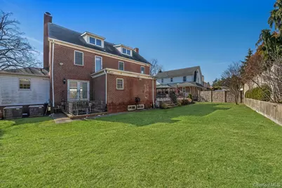 27 Center Drive, Whitestone, NY 11357 - Photo 4