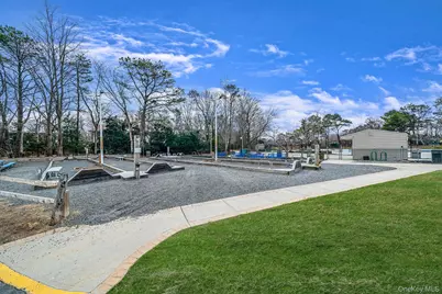 842 Golf Lane, Medford, NY 11763 - Photo 32