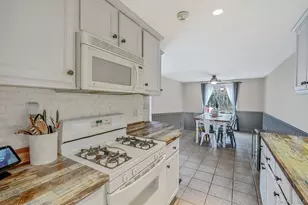 842 Golf Ln, Medford, NY 11763 - Photo 10