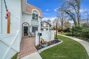 842 Golf Ln, Medford, NY 11763 - Photo 2