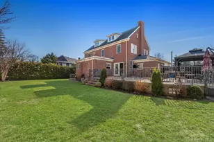 23 Center Dr, Whitestone, NY 11357 - Photo 8