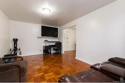 33-24 Junction Boulevard #1R, Jackson Heights, NY 11372 - Photo 4