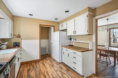 121 Knollwood Road, Rockville Centre, NY 11570 - Photo 12