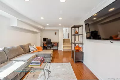 130 Locust Avenue, Scarsdale, NY 10583 - Photo 14