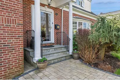 130 Locust Avenue, Scarsdale, NY 10583 - Photo 2