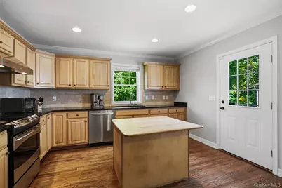 24 Bedford Avenue, Bedford Hills, NY 10507 - Photo 8