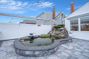 677 S 9th St, Lindenhurst, NY 11757 - Photo 32