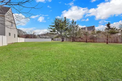 7 Roan Lane, Riverhead, NY 11901 - Photo 22