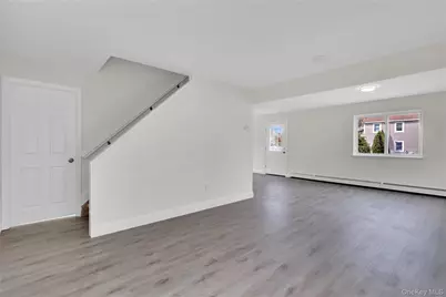 7 Roan Lane, Riverhead, NY 11901 - Photo 4