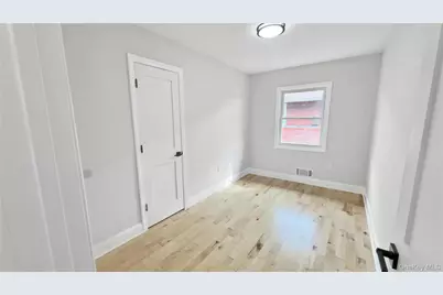 27 Sewell Street, Hempstead, NY 11550 - Photo 22