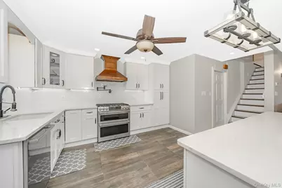 2431 Riverside Drive, Wantagh, NY 11793 - Photo 14