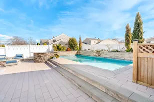 2431 Riverside Dr, Wantagh, NY 11793 - Photo 2