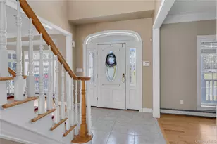 4 Gianna Ct, Hauppauge, NY 11788 - Photo 2