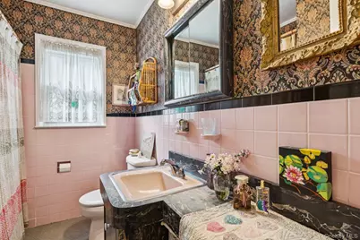 2002 Murray Place, Merrick, NY 11566 - Photo 14