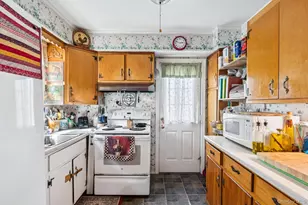 2002 Murray Pl, Merrick, NY 11566 - Photo 12