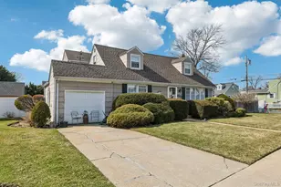 2002 Murray Pl, Merrick, NY 11566 - Photo 2