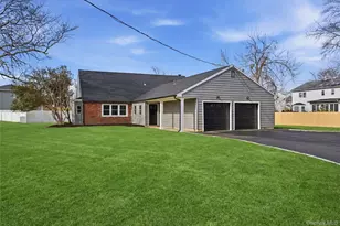 168 Bayview Dr, Oakdale, NY 11769 - Photo 2