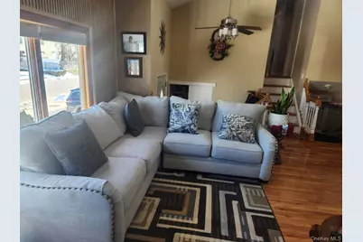 160 Bark Avenue, Central Islip, NY 11722 - Photo 4