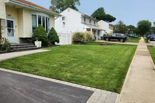 160 Bark Ave, Central Islip, NY 11722 - Photo 6